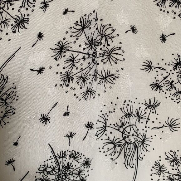 Ribbon Grey size small Black and white floral romper - Picture 6 of 9